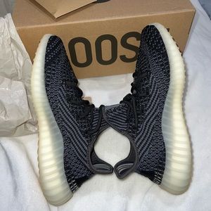 Yeezy boost 350 V2 carbon